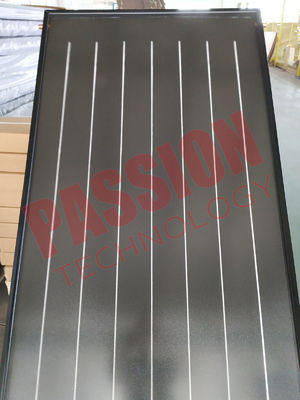 Czarny chromowany płaski kolektor Czarna powłoka Płaski panel Niebieski tytanowy płaski panel Solarny podgrzewacz wody Hotelowe ogrzewanie słoneczne
