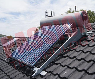Zintegrowany solarny ogrzewacz wody na dachu pod ciśnieniem, ze srebrnym stalowym zbiornikiem zewnętrznym